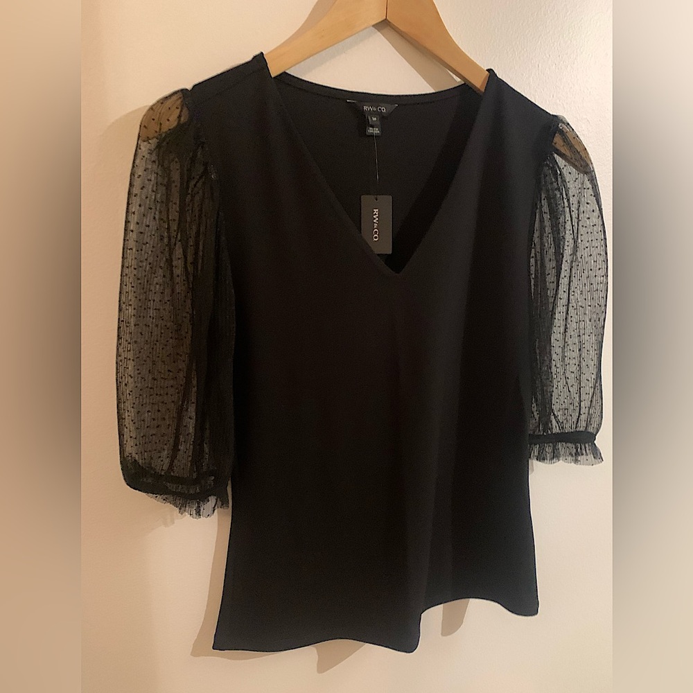 NWT  RW&Co Womens blouse with sheer puff sleeve. Size S